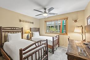 Snow Flower 068 3 Bedroom Condo by RedAwning