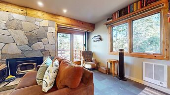 Lakeview Villas #09 3 Bedroom Condo by RedAwning