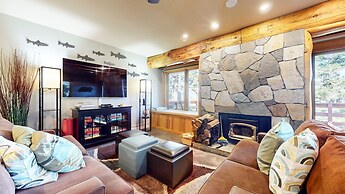 Lakeview Villas #09 3 Bedroom Condo by RedAwning