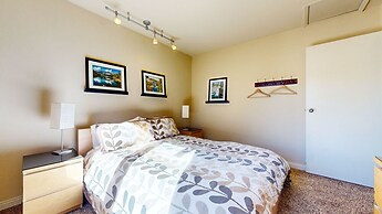 Lakeview Villas #09 3 Bedroom Condo by RedAwning