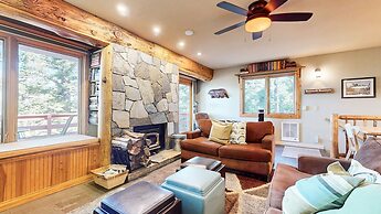 Lakeview Villas #09 3 Bedroom Condo by RedAwning