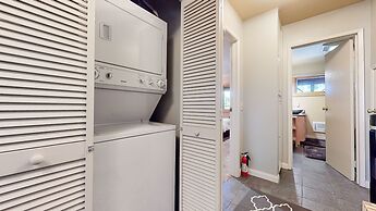 Lakeview Villas #09 3 Bedroom Condo by RedAwning