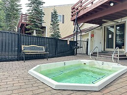 Lakeview Villas #09 3 Bedroom Condo by RedAwning