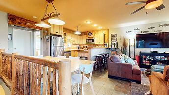 Lakeview Villas #09 3 Bedroom Condo by RedAwning