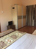 Room-ghouse Room A Ideal For Friends fam