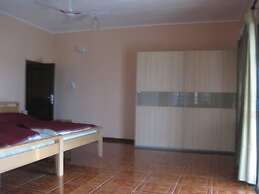 Room-ghouse Room D Ideal For Friends fam