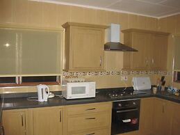 Room-ghouse Room D Ideal For Friends fam