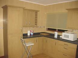 Room-ghouse Room B Ideal For Friends fam