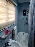 Room-ghouse Room B Ideal For Friends fam