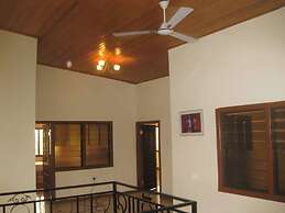 Room-ghouse Room B Ideal For Friends fam