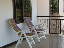 Room-ghouse Room B Ideal For Friends fam