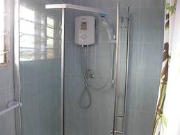 Room-ghouse Room B Ideal For Friends fam