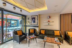 Roys Hotel & Suites
