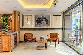 Roys Hotel & Suites
