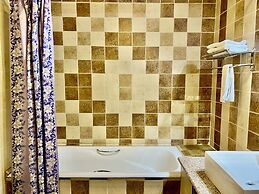 Kharaa Hotel & Restaurant