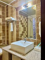 Kharaa Hotel & Restaurant