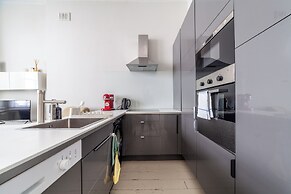 Prime Location - Stylish Apartment