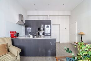 Prime Location - Stylish Apartment