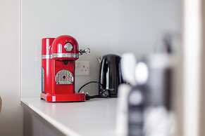 Prime Location - Stylish Apartment