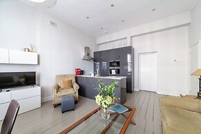 Prime Location - Stylish Apartment
