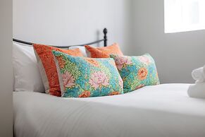 Prime Location - Stylish Apartment