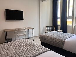 Phaedrus Living: Hoopoe Residencies 105