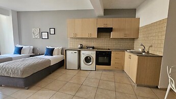 Phaedrus Living: Hoopoe Residencies 105