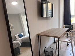 Phaedrus Living: Hoopoe Residencies 105