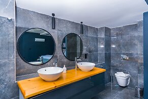 Lux Villa With Jacuzzi Inf Pool - All Rooms w AC