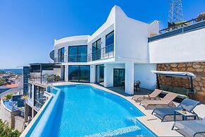 Lux Villa With Jacuzzi Inf Pool - All Rooms w AC