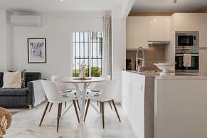 Amazing Pool and Garden Apartment by Costarentals - Ref 253