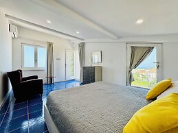 YourHome - La Famiglia Apartment