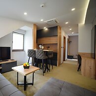 Lakeside Residence