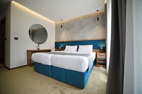 Lakeside Residence