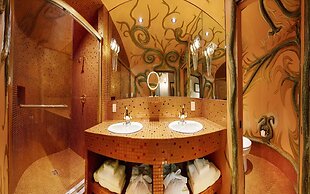 The Roxbury at Stratton Falls