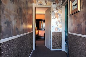 The Roxbury at Stratton Falls