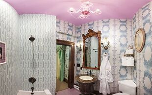 The Roxbury at Stratton Falls