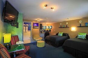 The Roxbury at Stratton Falls