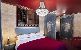 The Roxbury at Stratton Falls