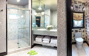 The Roxbury at Stratton Falls