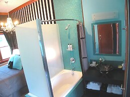 The Roxbury at Stratton Falls