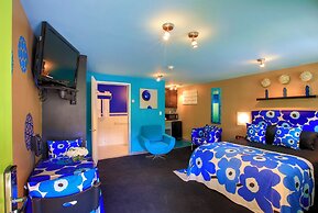 The Roxbury at Stratton Falls