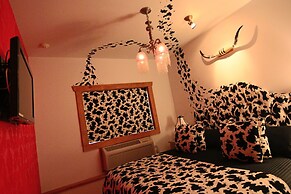 The Roxbury at Stratton Falls