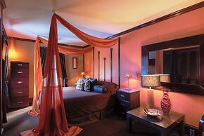 The Roxbury at Stratton Falls