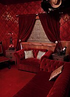 The Roxbury at Stratton Falls