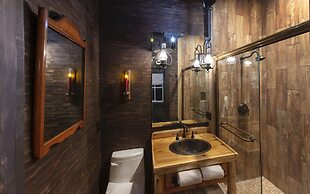 The Roxbury at Stratton Falls