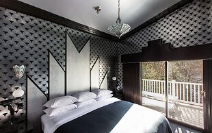 The Roxbury at Stratton Falls