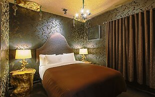 The Roxbury at Stratton Falls