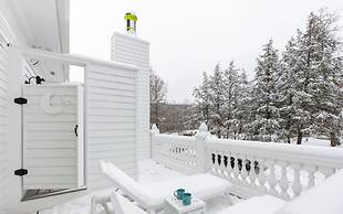 The Roxbury at Stratton Falls