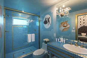 The Roxbury at Stratton Falls